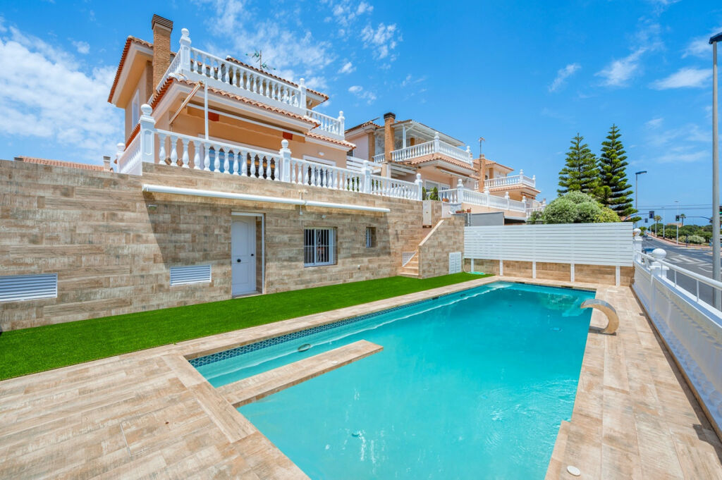 Detached Villa Torrevieja Alicante - image 2