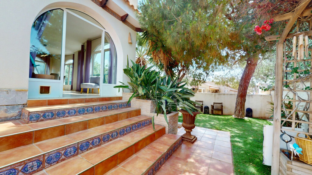 Detached Villa La Zenia Alicante - image 2