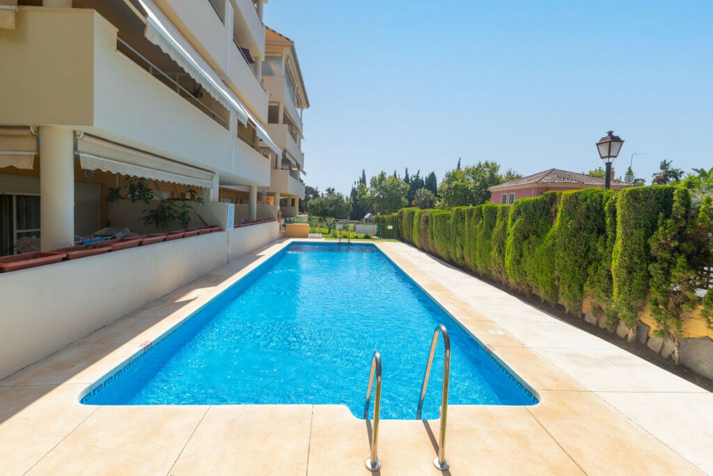 Middle Floor Apartment Elviria Málaga