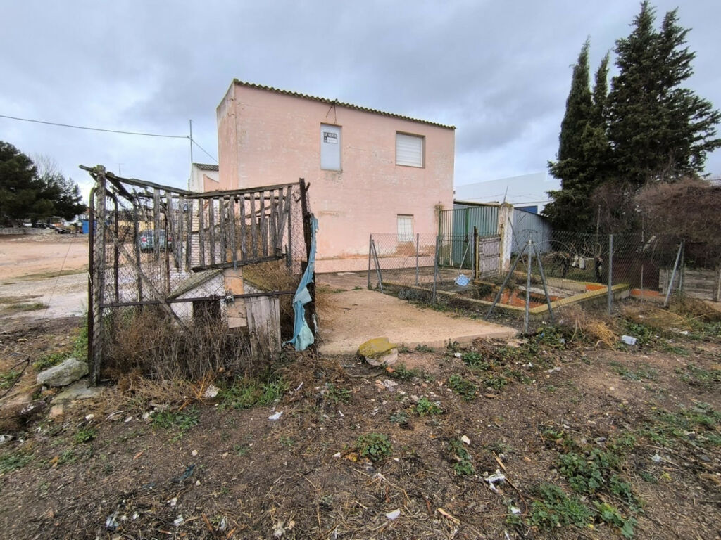 Townhouse Yecla Murcia - image 2
