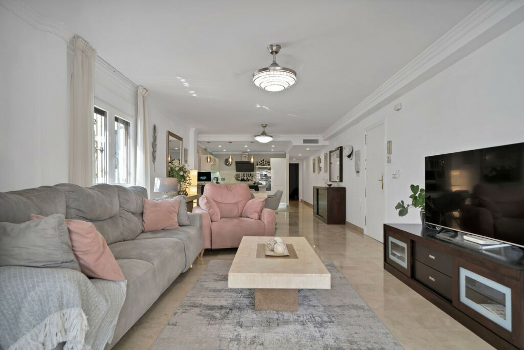 Middle Floor Apartment Benahavís Málaga - image 2