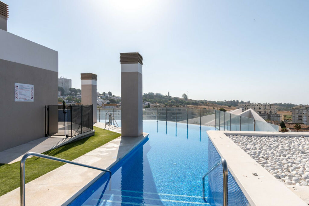 Top Floor Apartment Nueva Andalucía Málaga - image 2