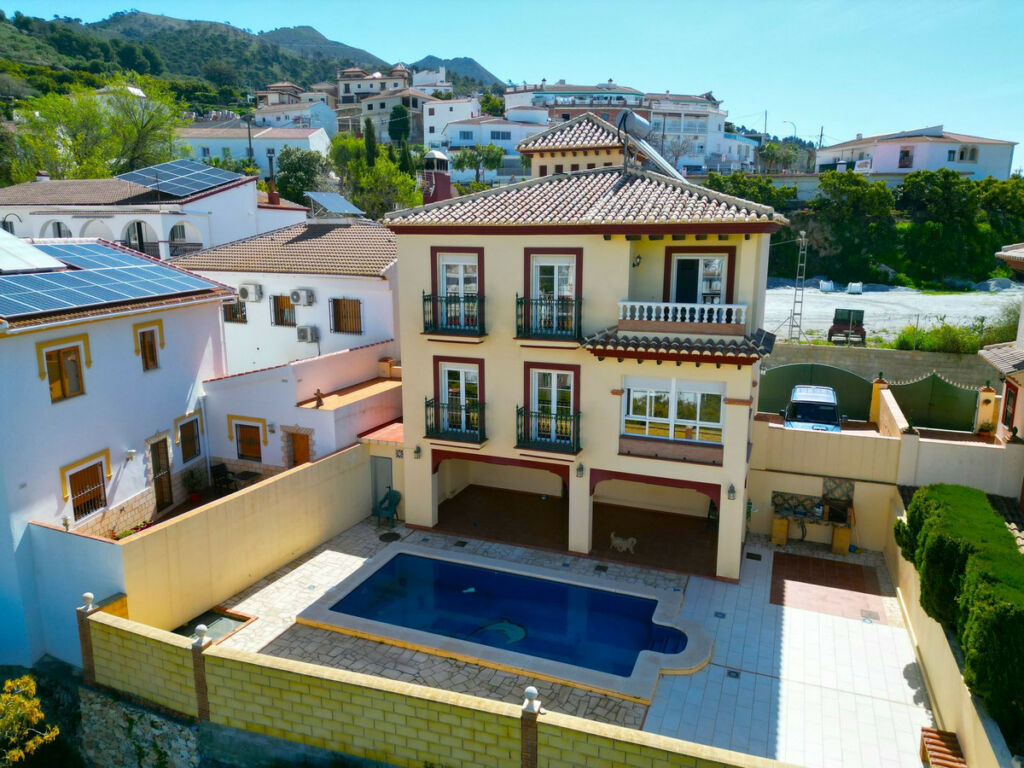 Detached Villa Canillas de Albaida Málaga - image 2