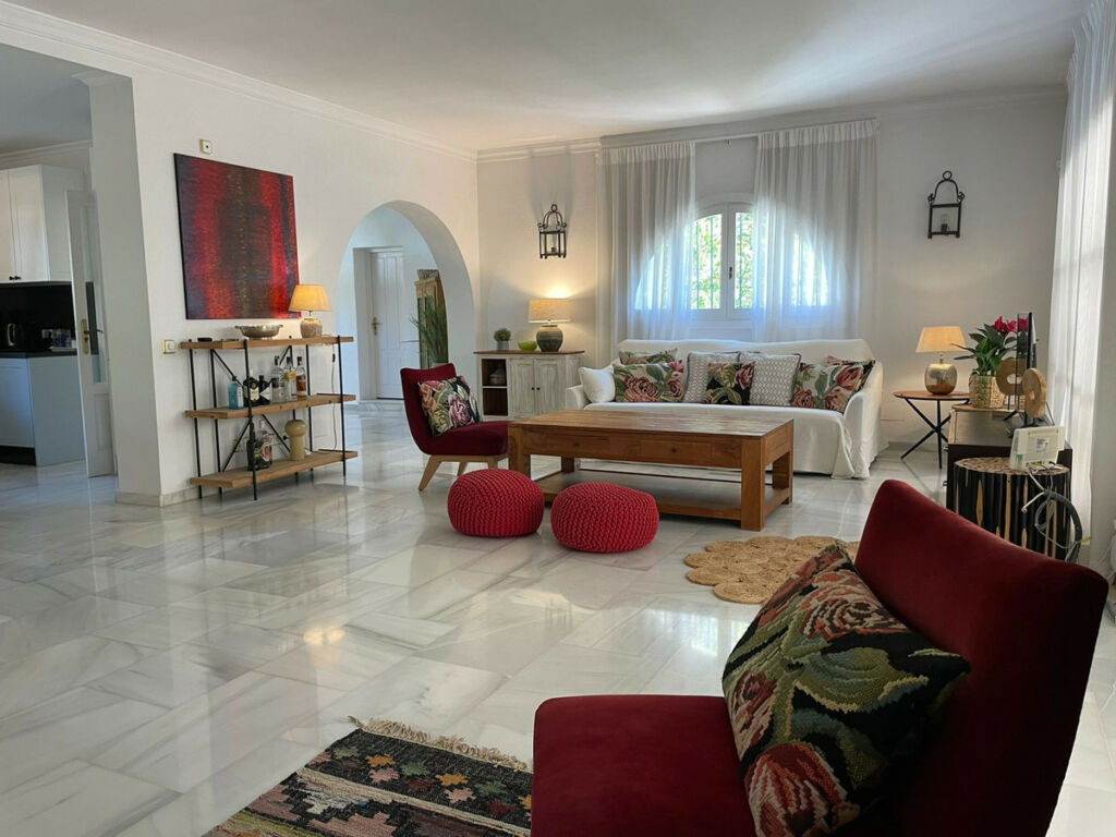 Detached Villa Sierra Blanca Málaga - image 2