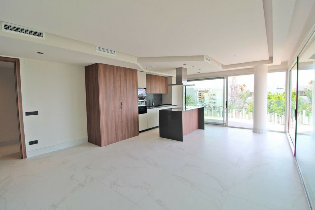 Middle Floor Apartment San Pedro de Alcántara Málaga - image 2