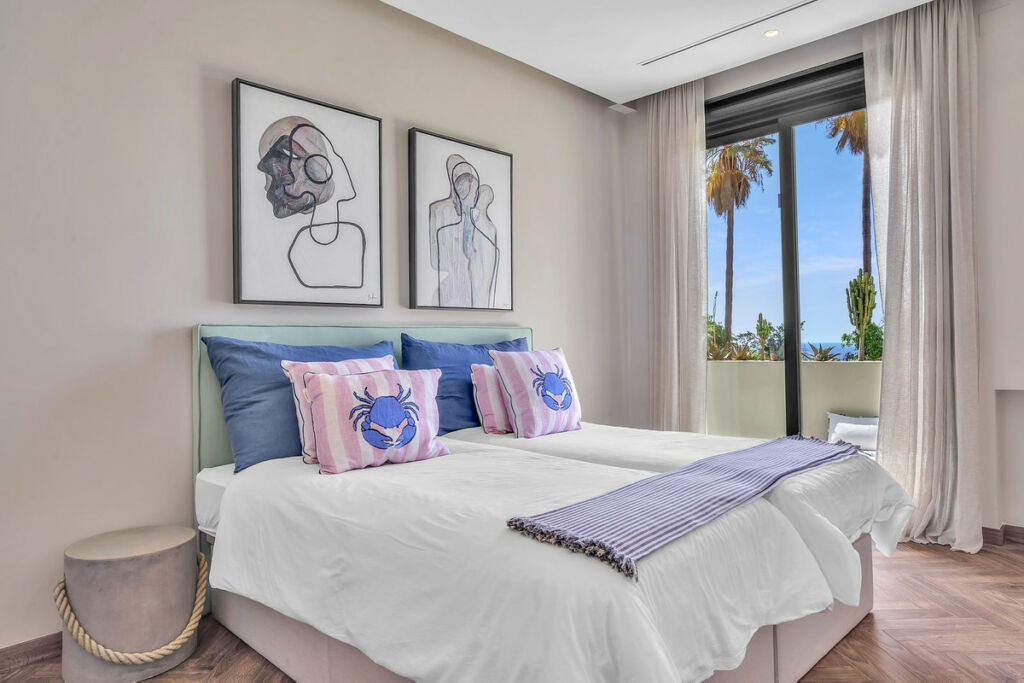Detached Villa Marbella Málaga - image 2
