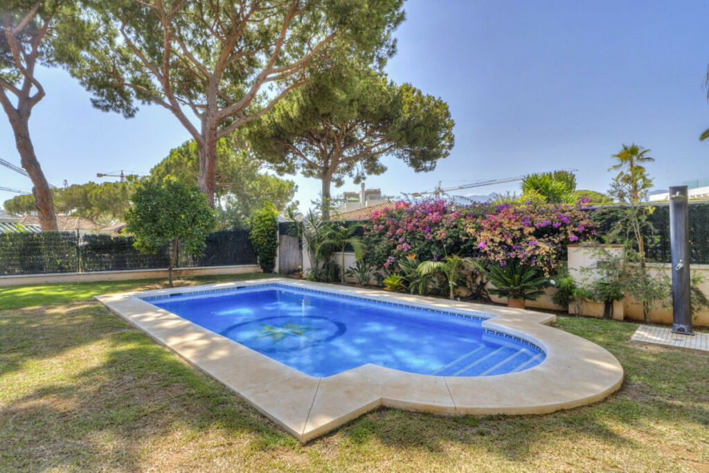 Detached Villa Las Chapas Málaga - image 6