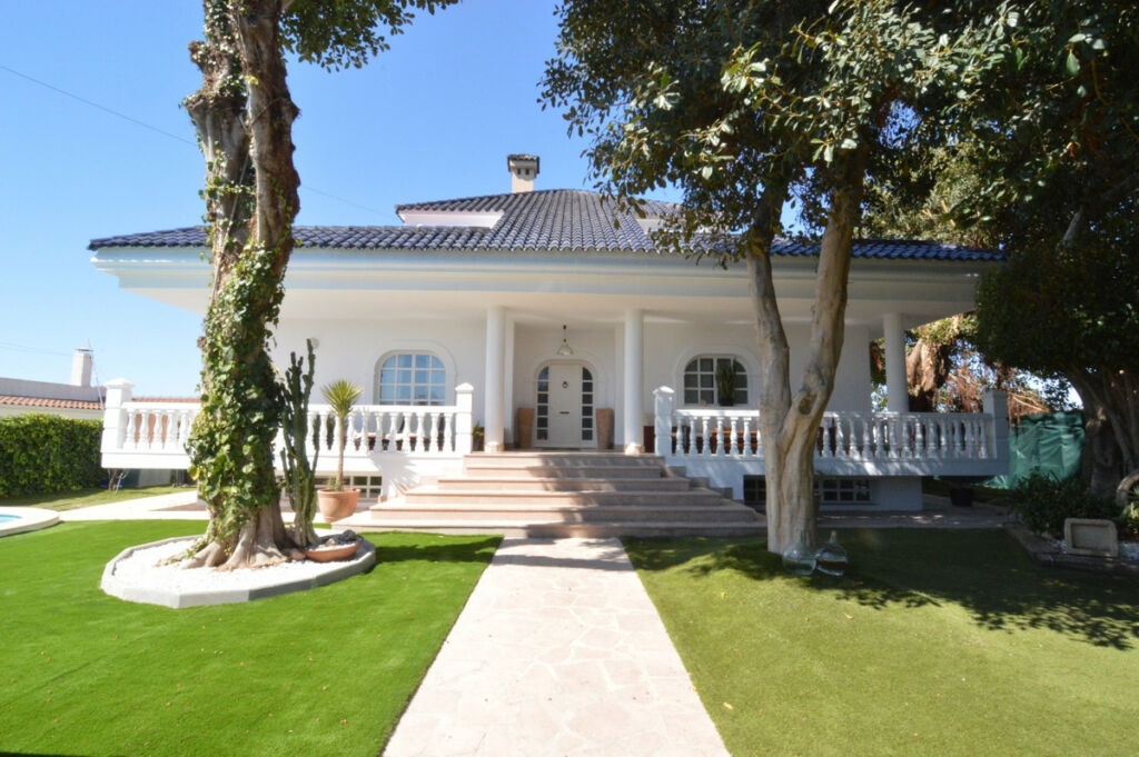 Detached Villa Torrevieja Alicante - image 2