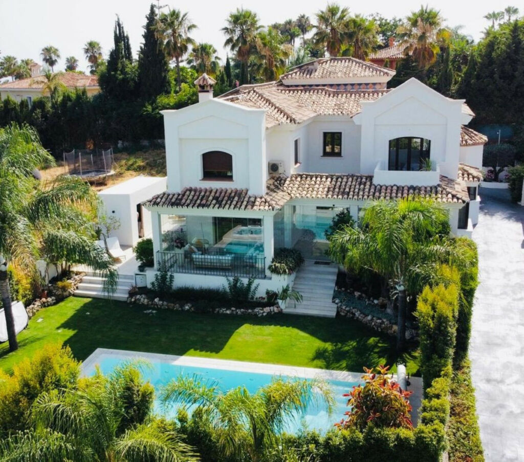 Detached Villa Marbella Málaga - image 2
