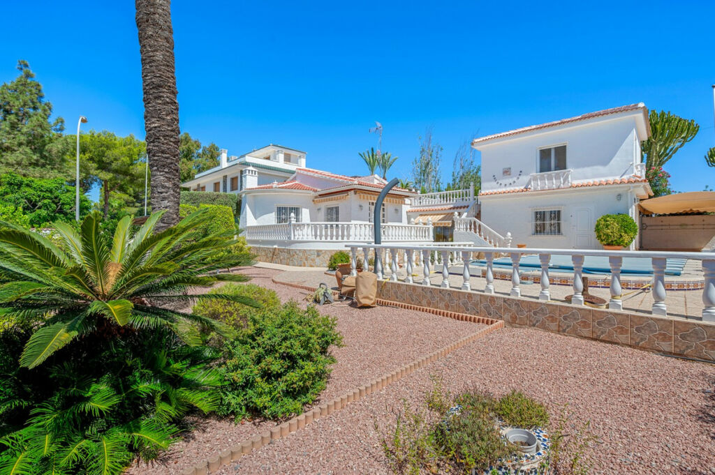 Detached Villa Ciudad Quesada Alicante - image 2