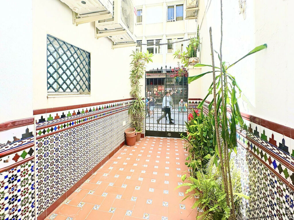 Middle Floor Apartment Estepona Málaga - image 2