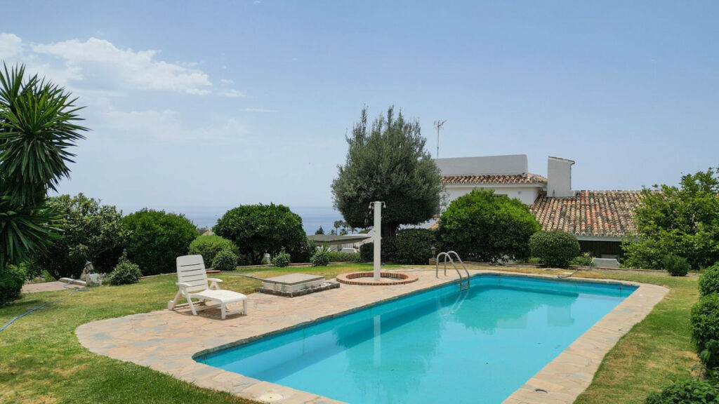 Detached Villa Torremuelle Málaga - image 2