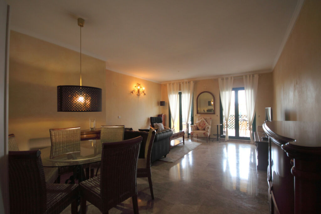 Middle Floor Apartment San Pedro de Alcántara Málaga - image 2