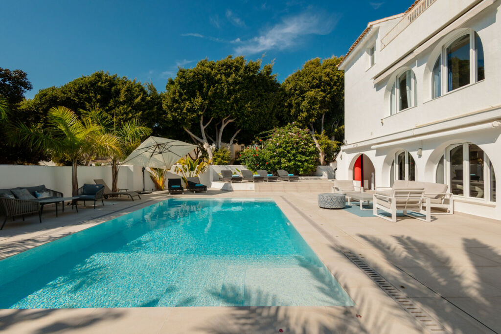 Detached Villa Costabella Málaga - image 2