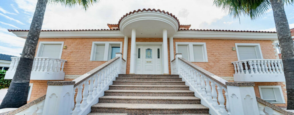Detached Villa L'Alfás del Pi Alicante - image 2