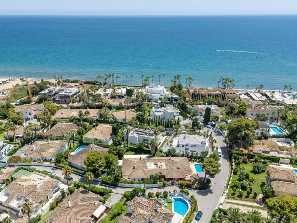 Semi-Detached House Los Monteros Málaga - image 2