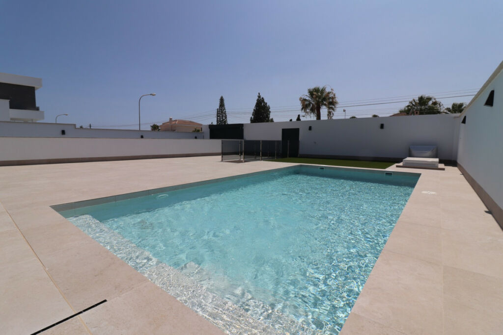 Detached Villa Ciudad Quesada Alicante - image 2