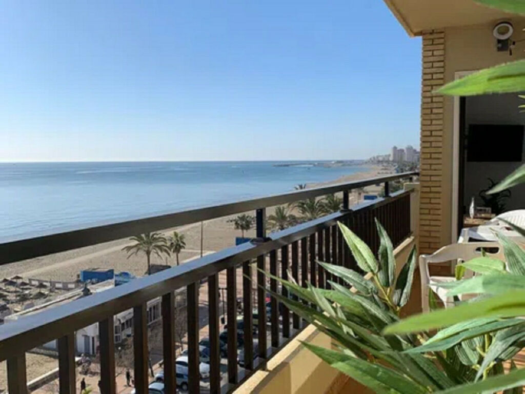 Middle Floor Apartment Fuengirola Málaga - image 2