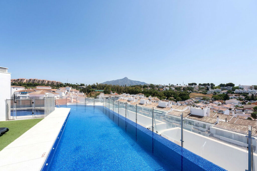 Middle Floor Apartment La Campana Málaga - image 2