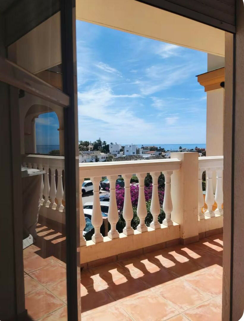 Middle Floor Apartment El Faro Málaga - image 2