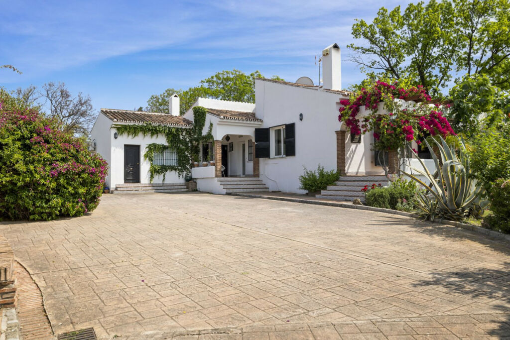 Detached Villa Alhaurín el Grande Málaga - image 2