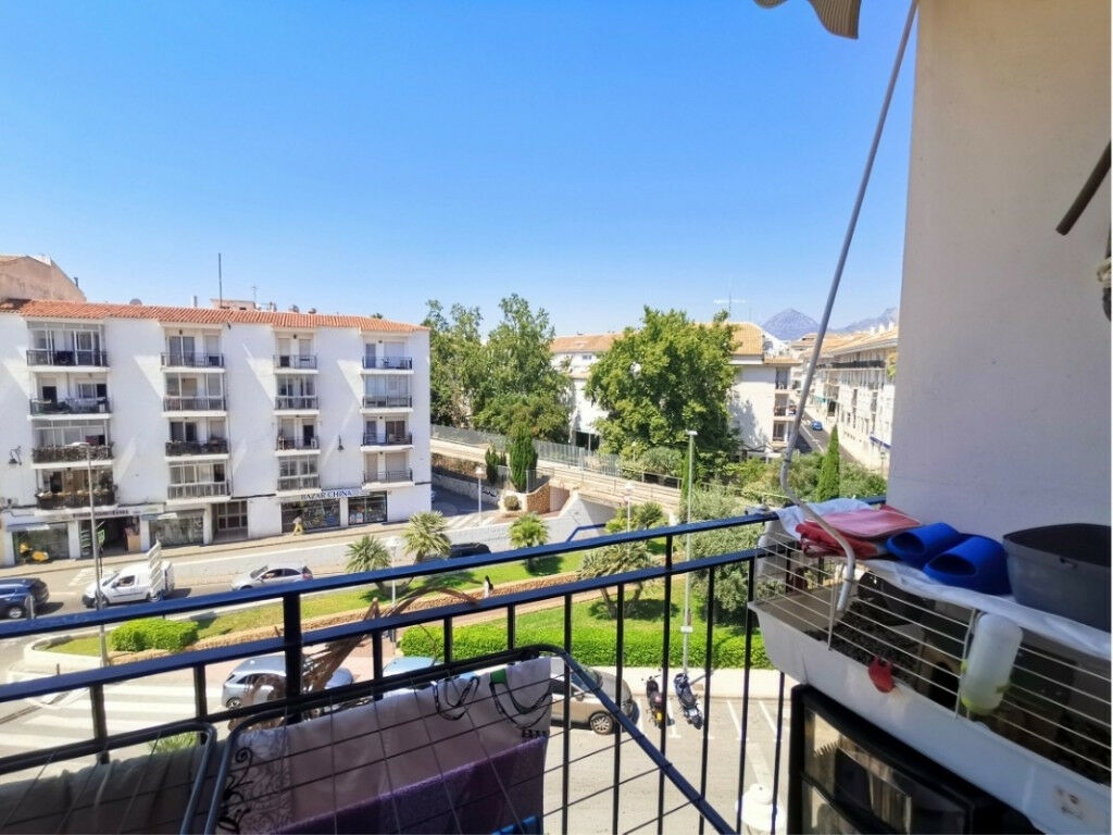 Middle Floor Apartment Altea Alicante - image 2