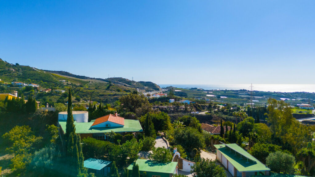Detached Villa Almayate Málaga - image 2