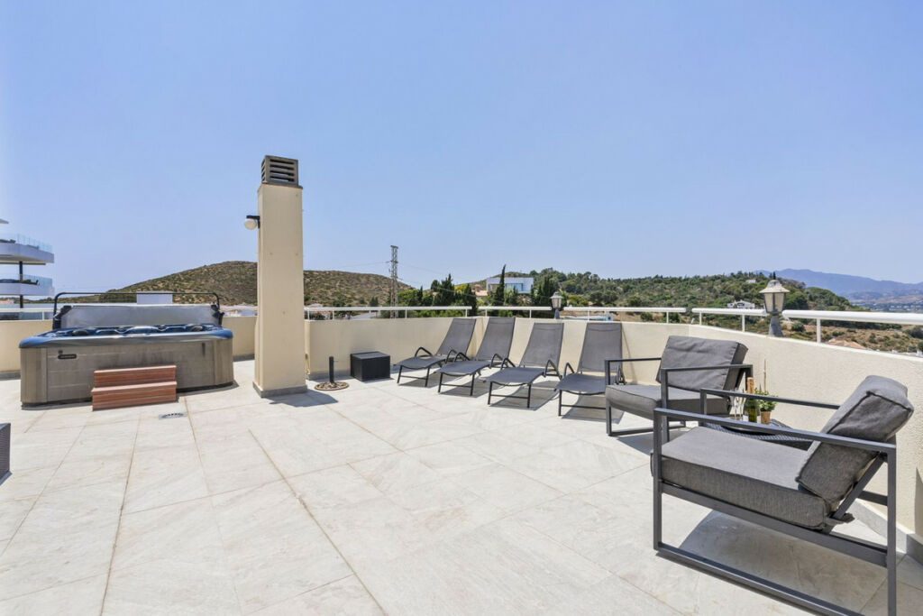 Penthouse Fuengirola Málaga - image 2