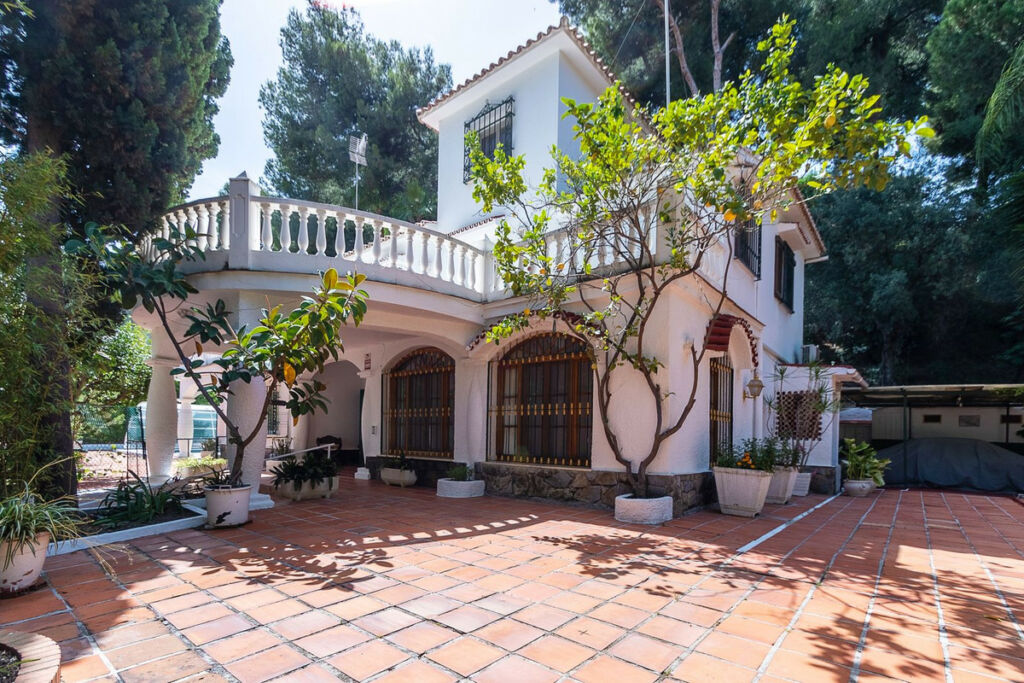 Detached Villa Marbella Málaga - image 2