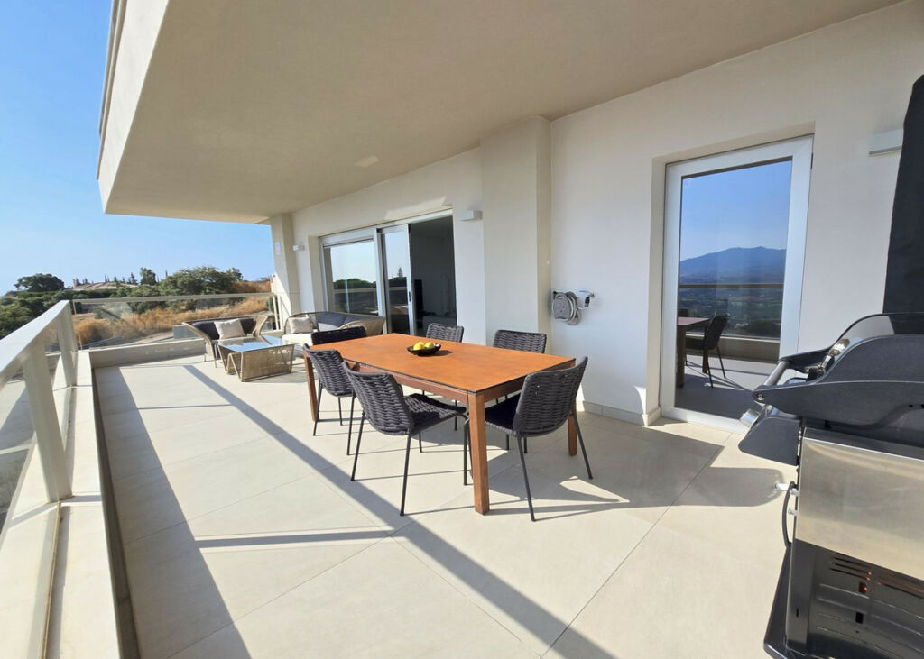 Middle Floor Apartment La Cala Golf Málaga - image 2