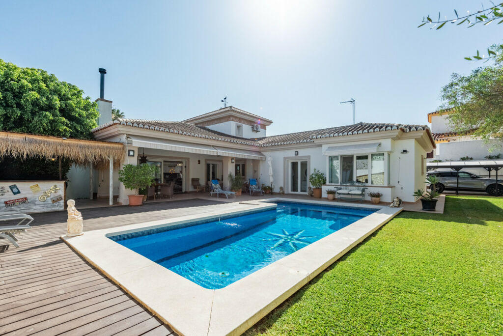 Detached Villa Sierrezuela Málaga