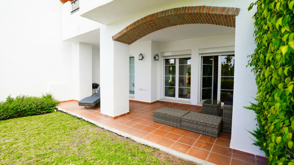 Middle Floor Apartment Benahavís Málaga - image 2