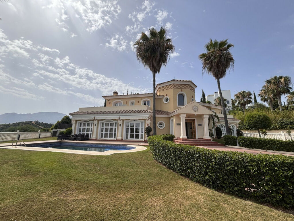 Detached Villa Selwo Málaga - image 2
