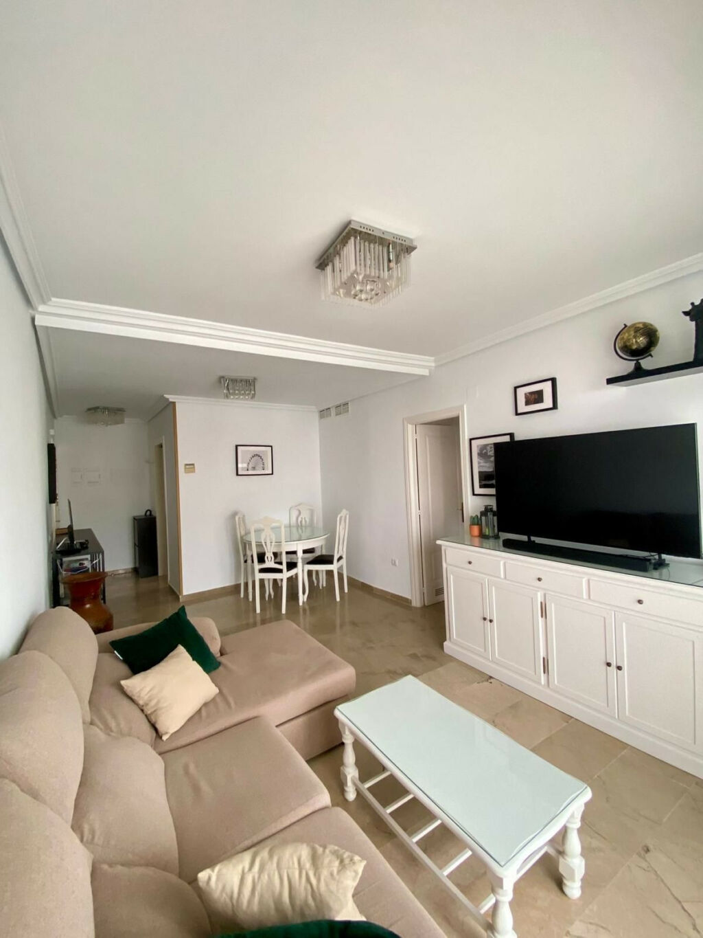 Middle Floor Apartment Estepona Málaga - image 2