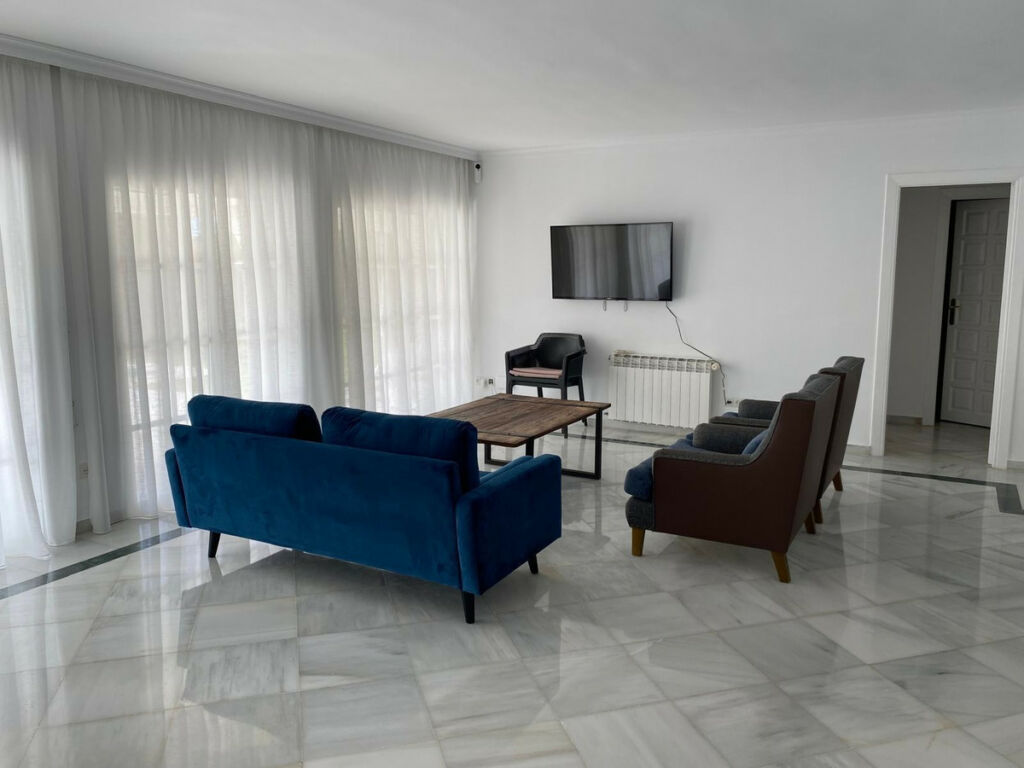Detached Villa San Pedro de Alcántara Málaga - image 2