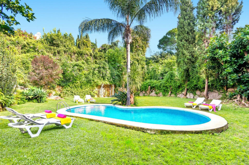 Detached Villa El Rosario Málaga - image 2