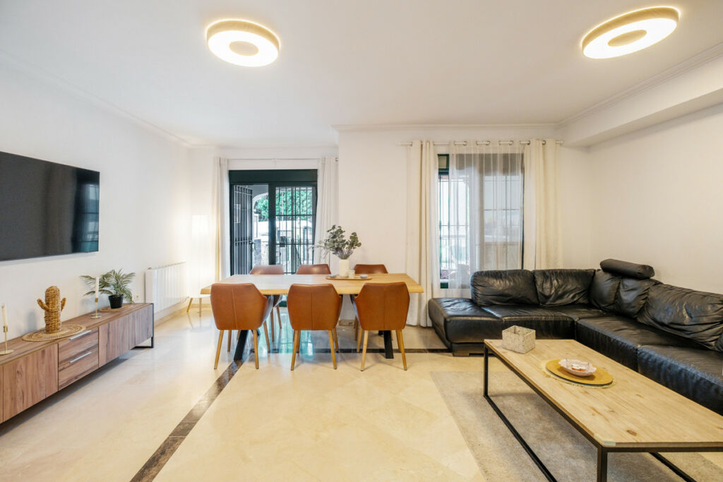 Townhouse Nagüeles Málaga - image 2