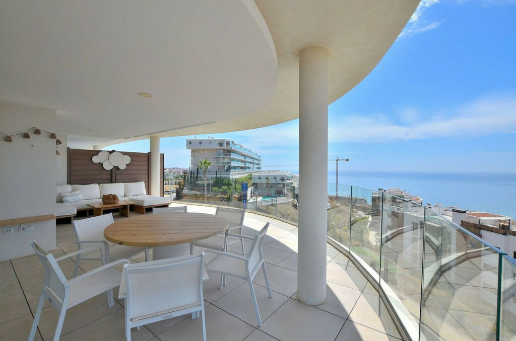 Middle Floor Apartment Fuengirola Málaga - image 2