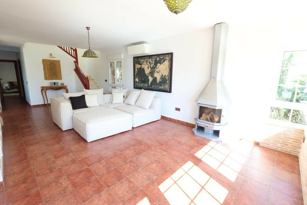 Detached Villa Villamartin Alicante - image 2