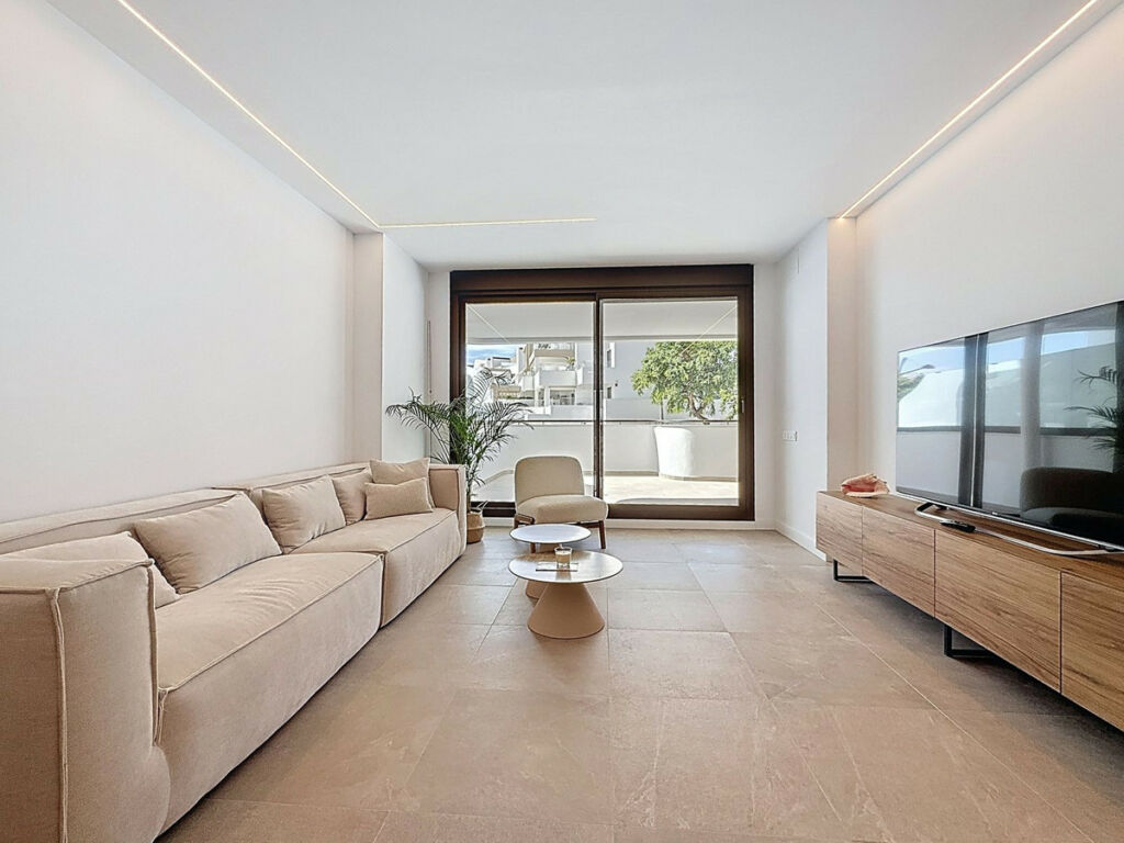 Ground Floor Apartment Estepona Málaga - image 2