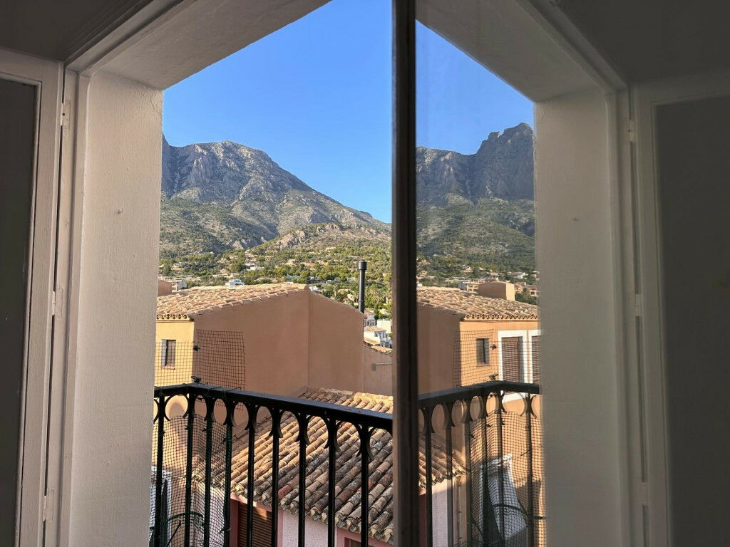Middle Floor Apartment Finestrat Alicante - image 4
