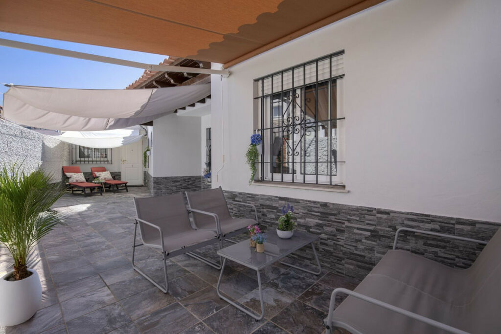 Detached Villa Fuengirola Málaga - image 2