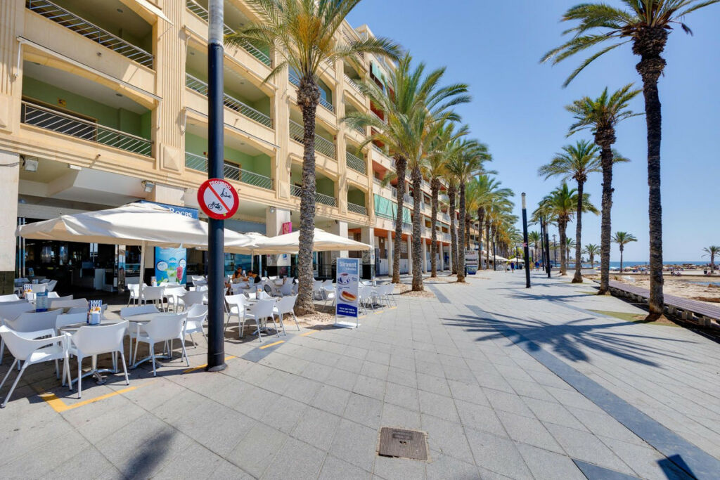 Middle Floor Apartment Torrevieja Alicante - image 2