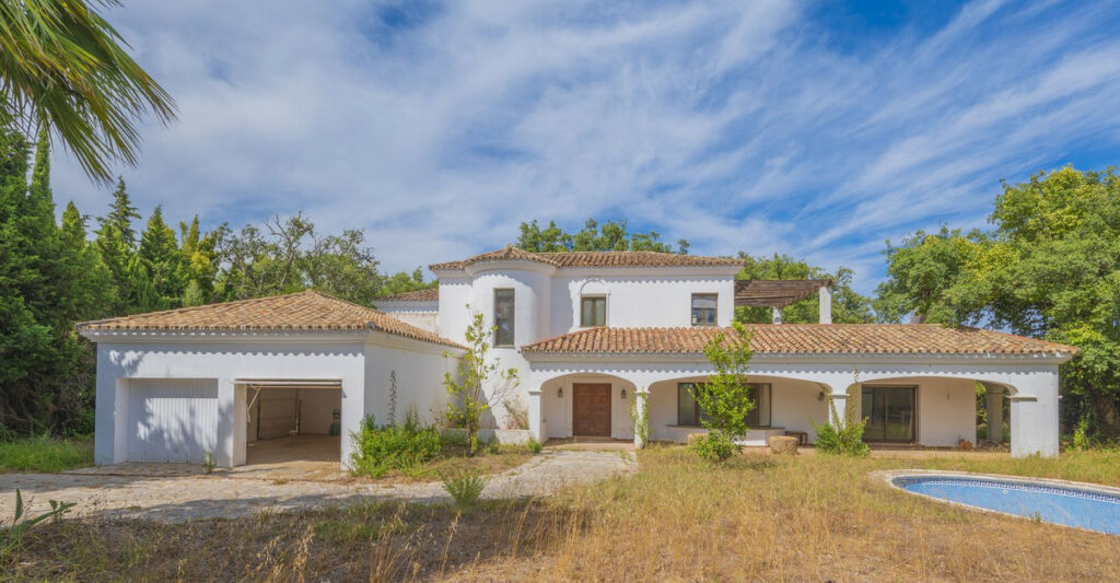 Detached Villa San Roque Club Cádiz - image 2