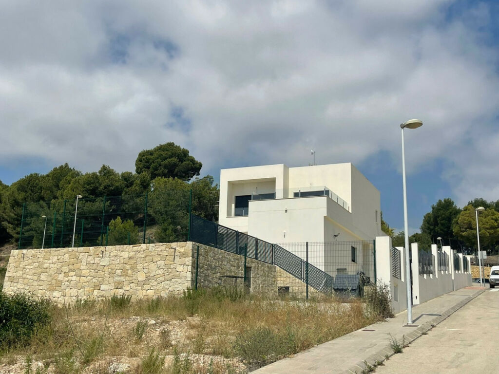 Detached Villa L'Alfás del Pi Alicante - image 2