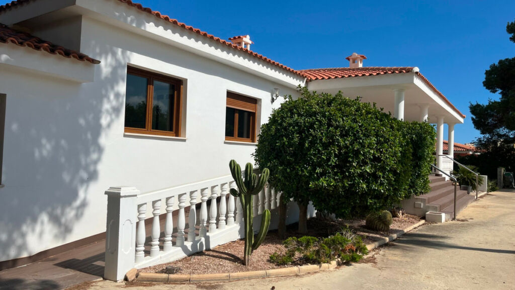 Detached Villa La Nucia Alicante - image 2