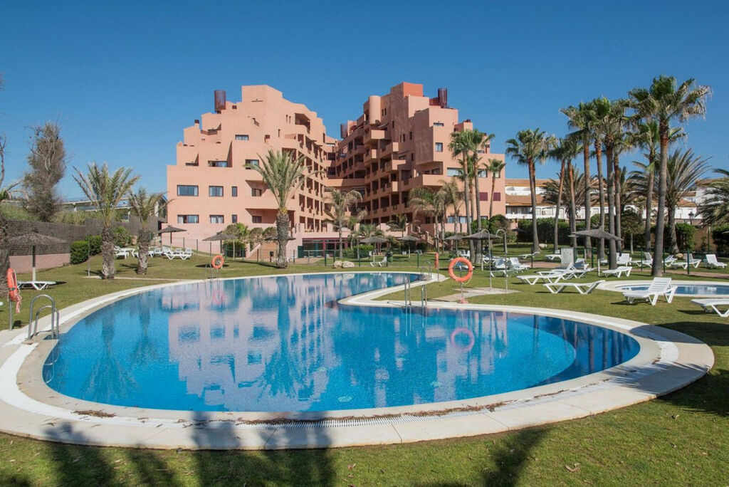 Middle Floor Apartment La Duquesa Málaga - image 2