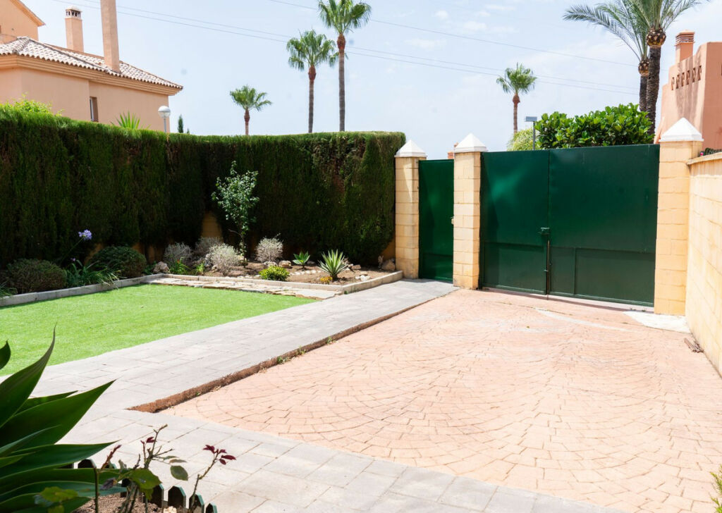Semi-Detached House Riviera del Sol Málaga - image 4