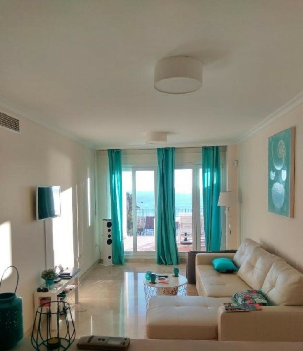 Middle Floor Apartment Manilva Málaga - image 2