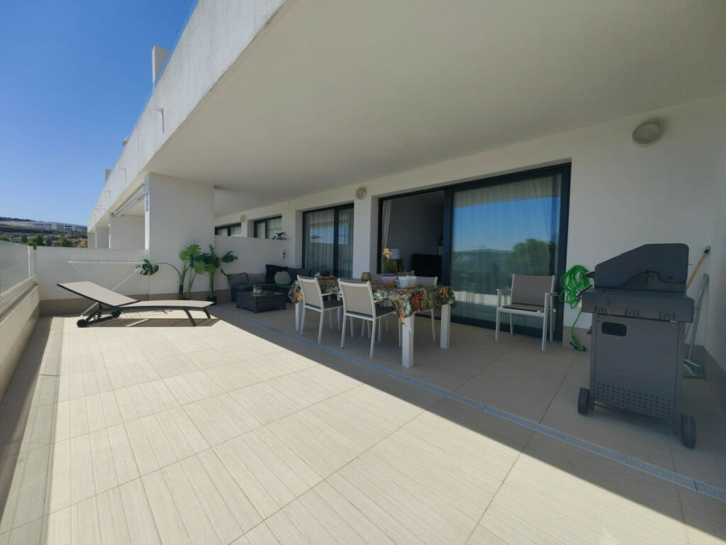 Middle Floor Apartment Estepona Málaga - image 2